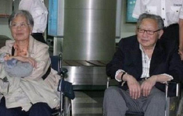 尽管妻子的外貌不及格,但梁羽生的江湖只有她,坚持一生只爱一人_新浪新闻