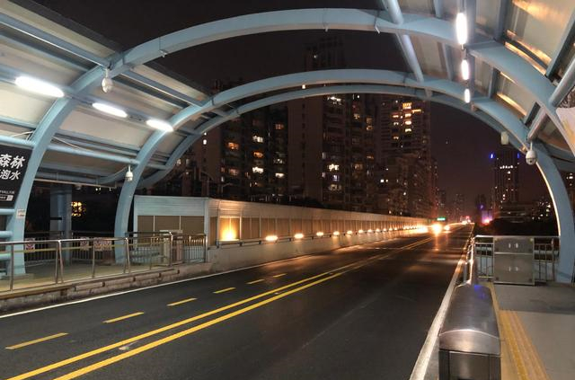 我国机场距离市区最近的城市，下飞机就在市中心，出门就到商业街|厦门市|厦门|高崎|国际机场|地铁_新浪新闻