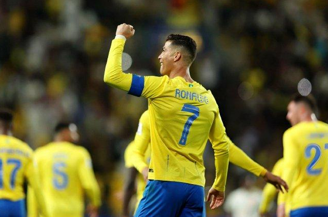 利雅得胜利20看清39岁c罗单刀破门头球中框球王风采依旧