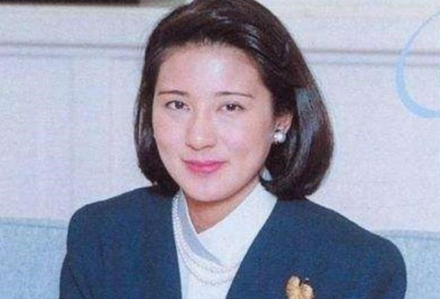 雅子皇后罕见亮相！休养15年克服“适应障碍”，头戴凤冠艳惊四座|日本|皇太子|王室|日本皇室|婆媳_新浪新闻