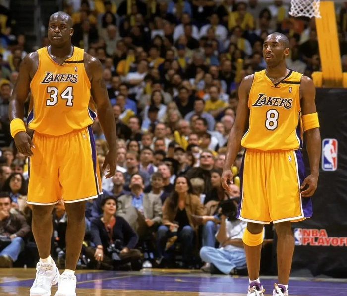 科比靠着奥尼尔夺取了3个总冠军,最后赶走奥尼尔是不厚道的行为