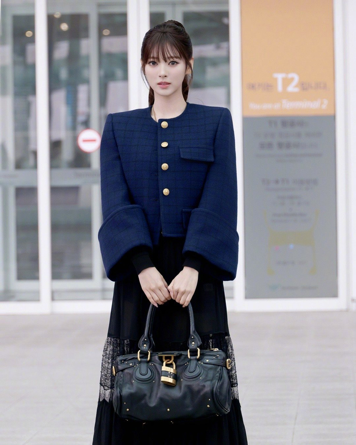 Meovv成员Anna田中杏奈身着Chloé 2025秋季系列现身机场__财经头条__新浪财经