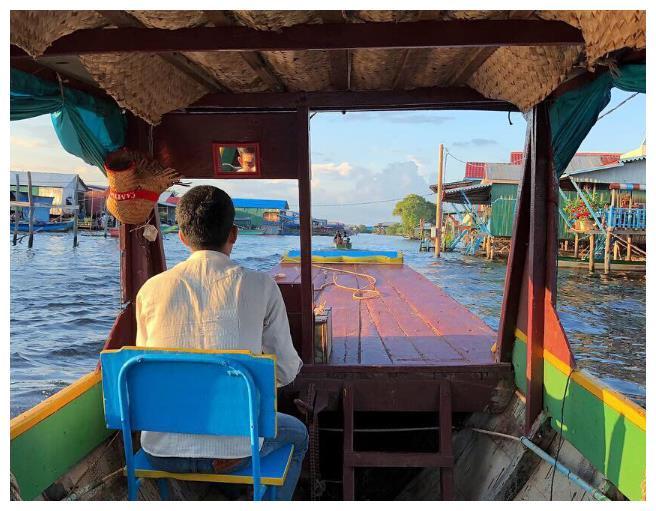 柬埔寨的“水上村庄”，居民世世代代住在湖上，因此得了一种怪病