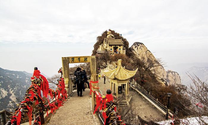 华山风景区在西安吗?很多游客第一时间答错,登山曾被称为走绝路