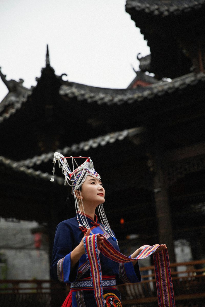 景宁畲族自治县成立40周年 赵秦身穿民族服饰大放异彩|赵秦|畲族|文化