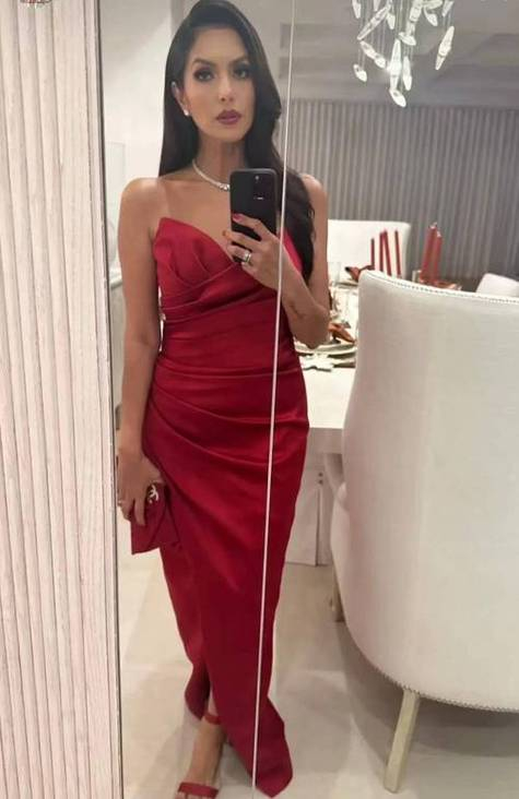 瓦妮莎现身香港庆祝复活节科嫂挎着香奈儿豪华包包贵气十足
