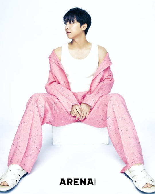 韩国艺人李升基最新杂志写真曝光__财经头条