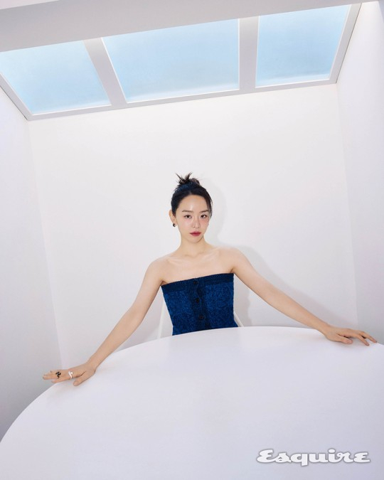 韩国女艺人申惠善最新杂志写真曝光