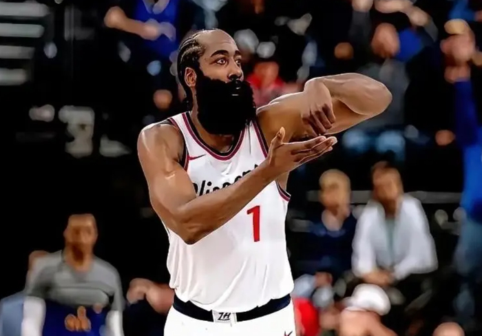 作为老球迷，最遗憾的是看到雷霆三少解散，可建立王朝的组合