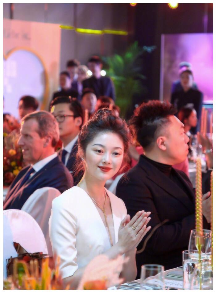 从网红鼻祖到嫁入豪门，晚晚的上位史堪比邓文迪_新浪新闻