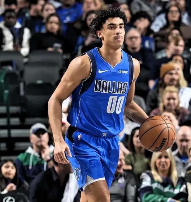 作为老球迷，最遗憾的是看到雷霆三少解散，可建立王朝的组合