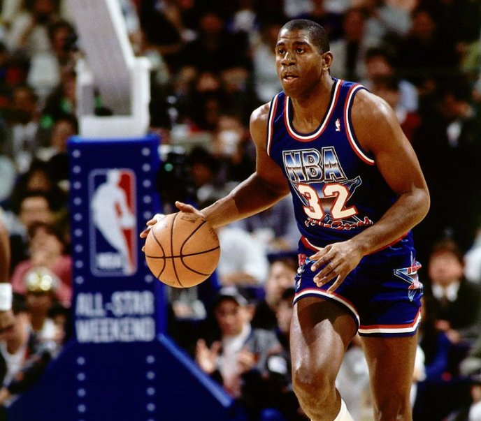 80年代是属于魔术师约翰逊的,拿到了5个总冠军,统治了一个时代