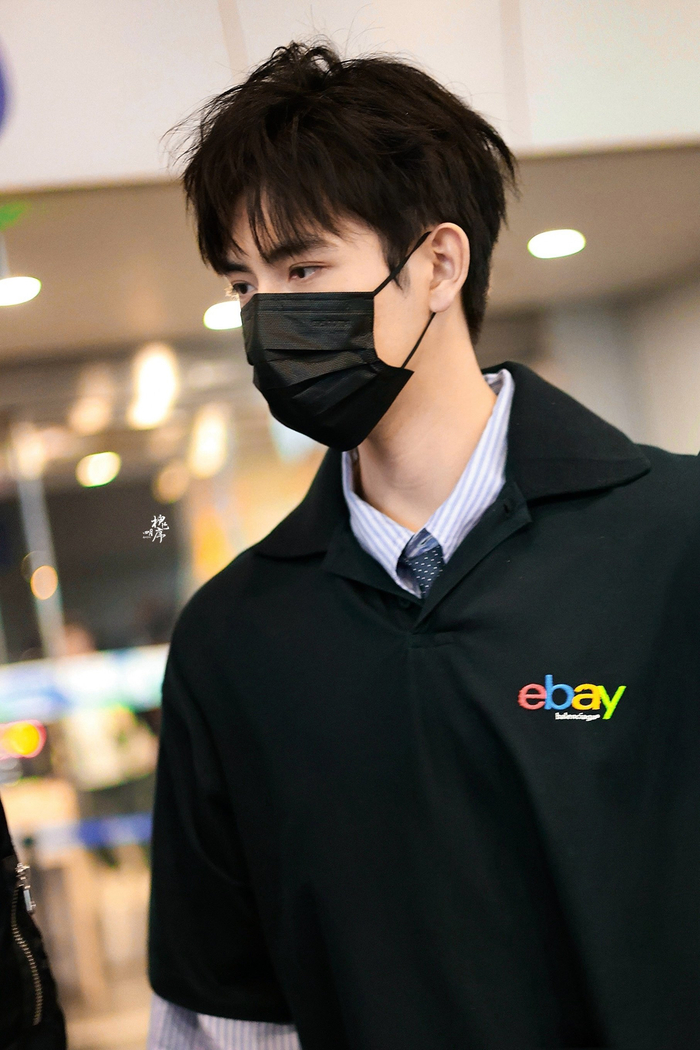 陈飞宇随性又不失格调的穿搭诠释潮酷态度