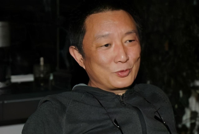 结过5次婚,一部戏一个女友,63岁导演张黎究竟有何魅力?