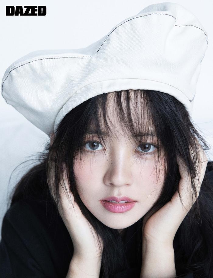韩国女艺人金所炫近日受邀为某杂志最新一期拍摄了写真