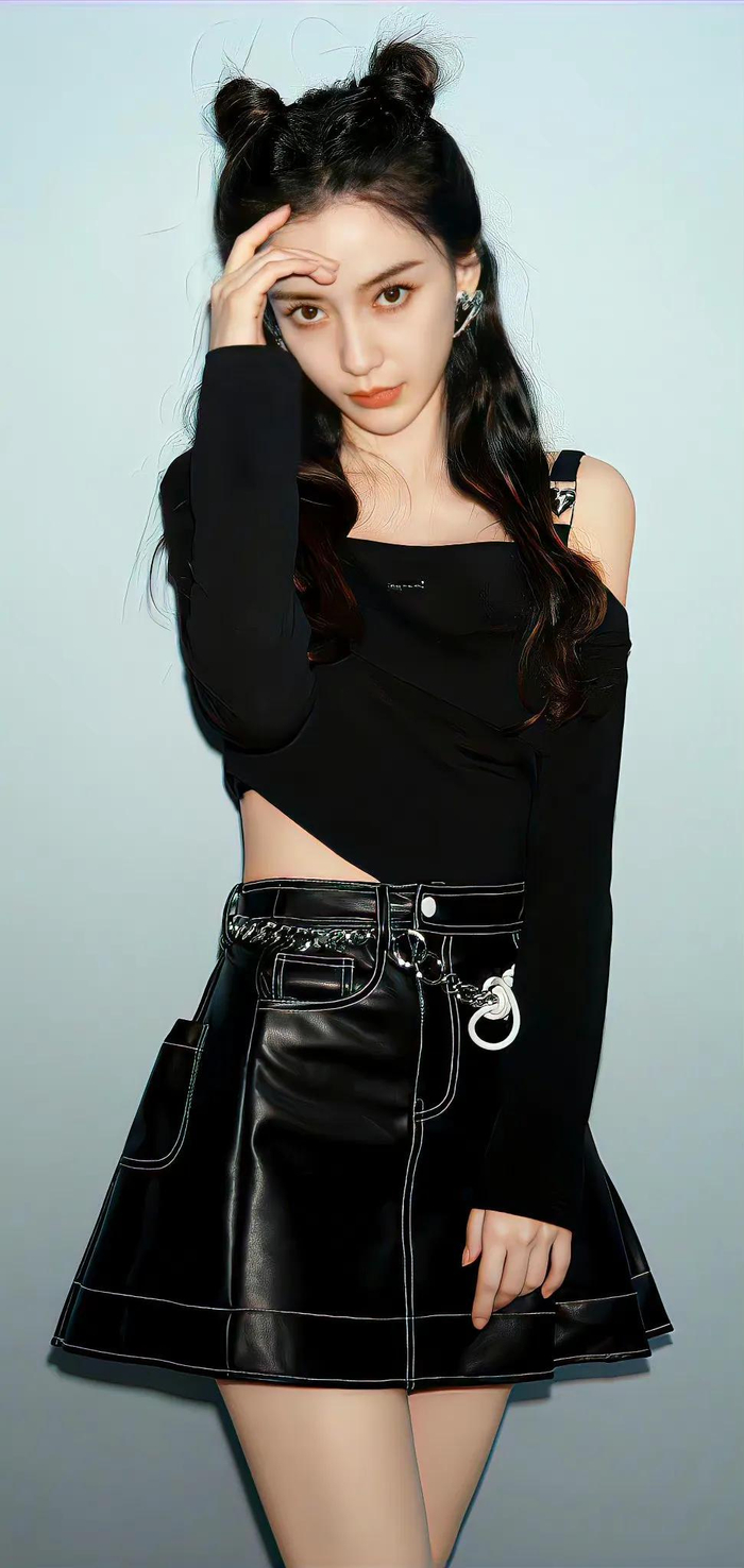 杨颖的皮裤真的好看楚楚动人