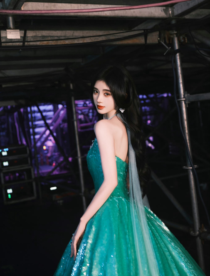 snh48十周年演唱会鞠婧祎造型!muse marry 2023秋冬__财经头条