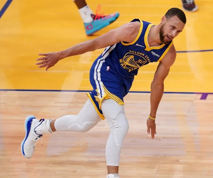 库里的历史地位如何?想要进入历史前十,fmvp及总冠军数量不够