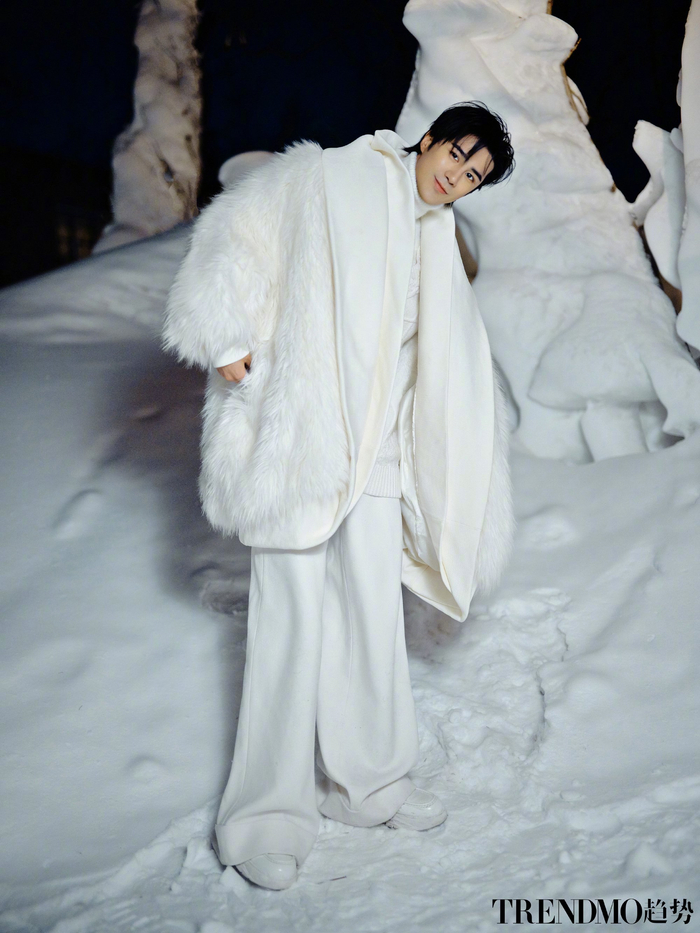 姜潮麦迪娜xtrendmo趋势时尚大片释出隔空的爱意交织