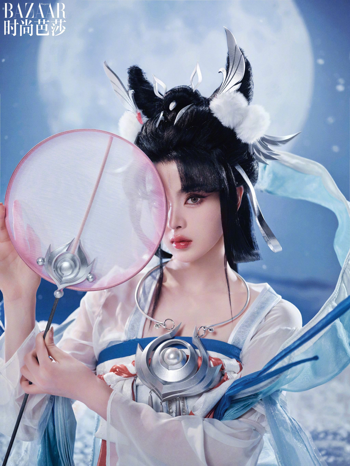 杨超越cos的嫦娥如梦令着一身品月色服饰眸染星辰