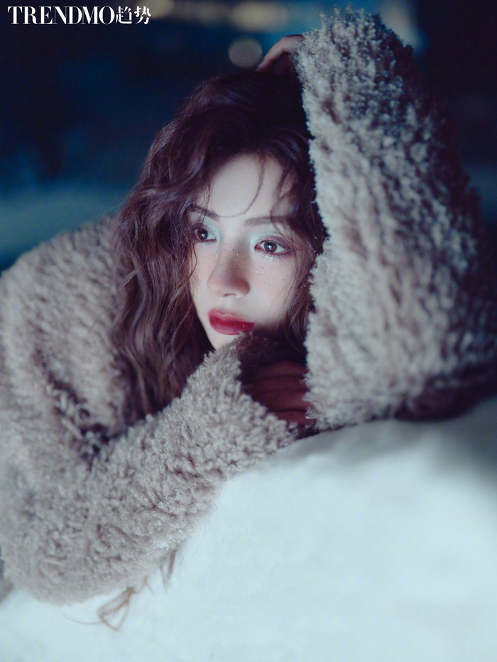 姜潮麦迪娜 x trendmo趋势时尚大片释出,隔空的爱意交织__财经头条