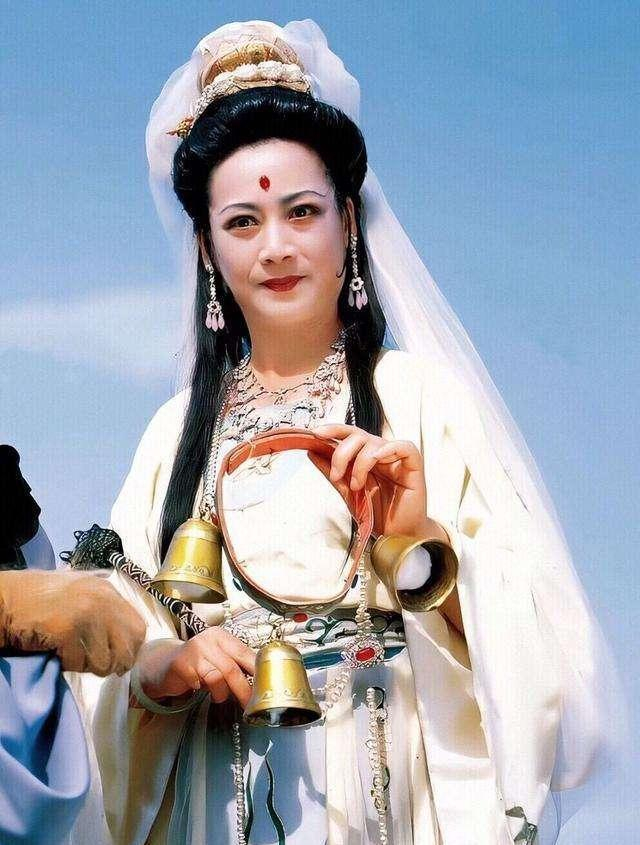 她的形象优雅端庄,气质非凡,完美诠释了观世音菩萨的慈悲与智慧.