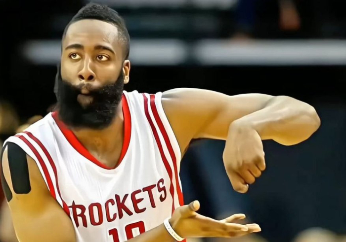 哈登在火箭队时期没有夺冠,离开后加盟了很多球队没能夺冠可惜了