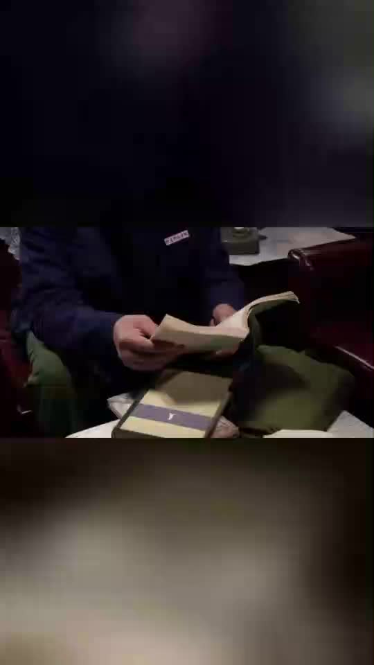 小麦进城:穷小子去同学家吃饭,看着一桌子好菜,都舍不得吃