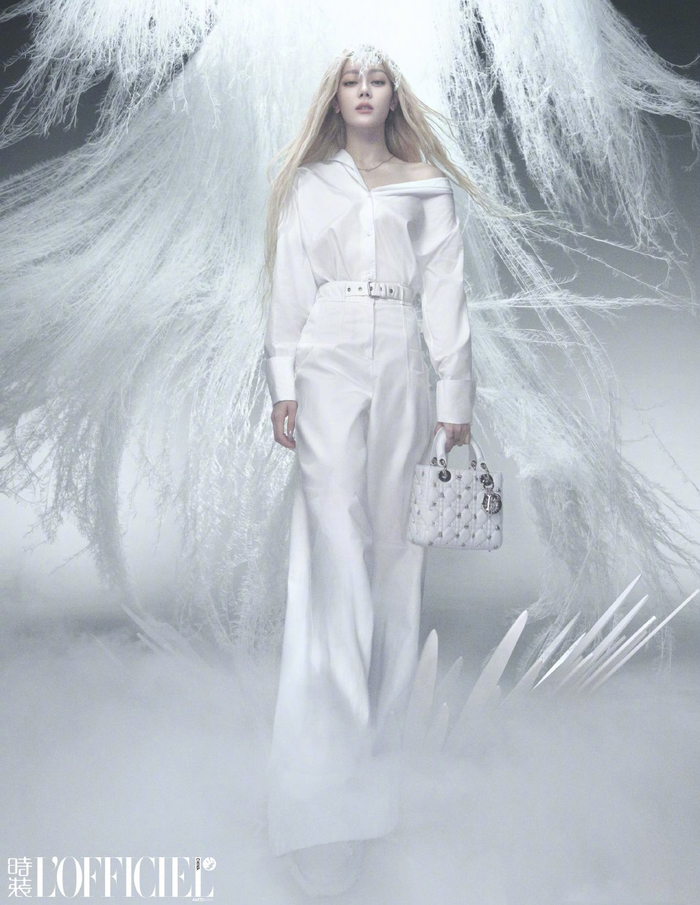 迪丽热巴登上时装lofficiel三月刊封面清冷白发