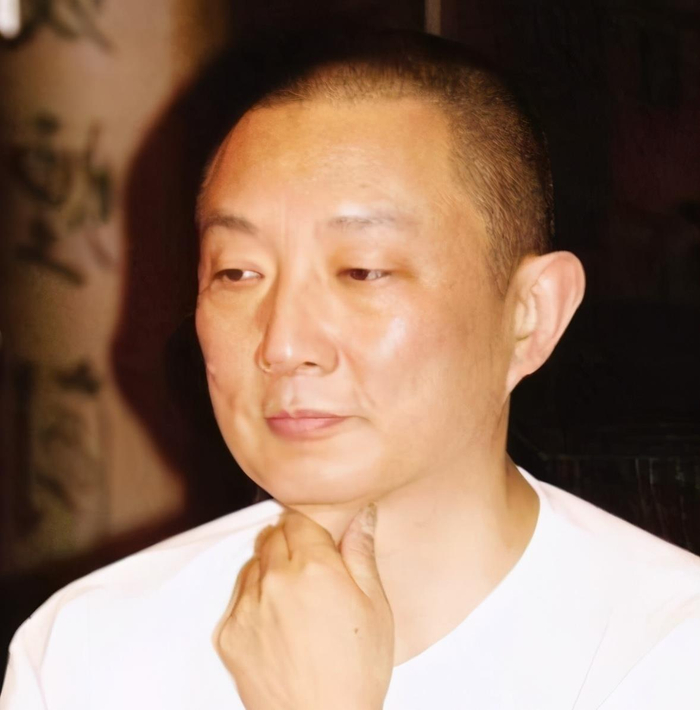 结过5次婚,一部戏一个女友,63岁导演张黎究竟有何魅力?