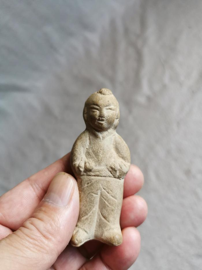 唐代童子瓷塑像