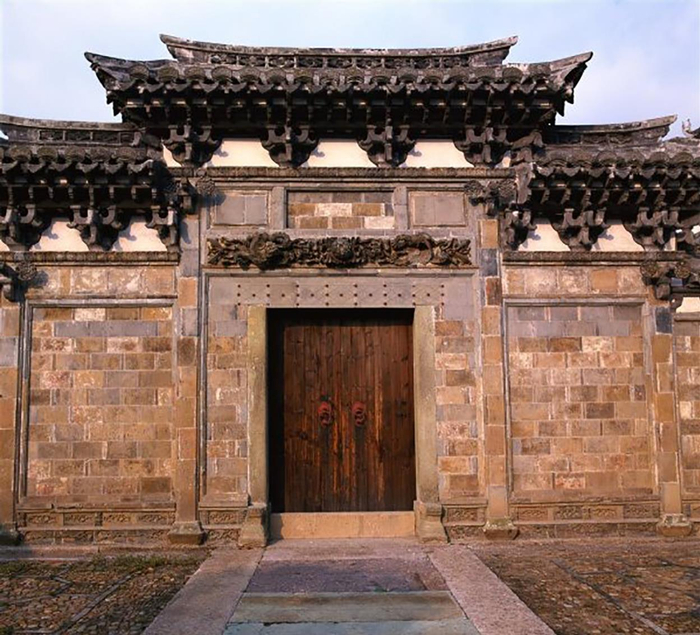古代大门样式图片,古代大门上的铜钉有什么说法?