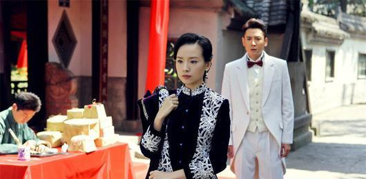 一次,凌嵋琳请李苦禅为她画一幅鸳鸯,李苦禅很诧异,问凌嵋琳:"你这是