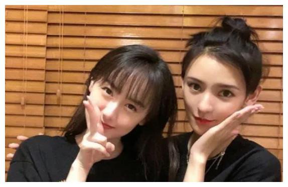 看了袁冰妍和琉璃其他女演员的合影终于明白为何被嘲素人
