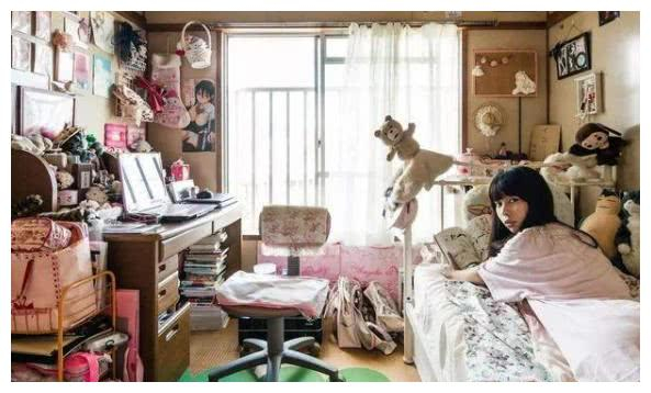 日本宅女为何不愿交男朋友，甘愿独自生活，看到她们的房间就懂了