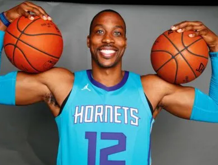 巅峰期的霍华德不敌姚明姚明实力不弱打法非常克制霍华德