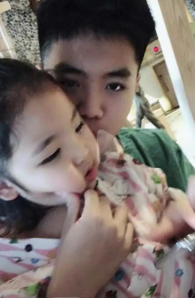 刘能送儿子出国留学，住三层复式楼房，妻子仍在哭穷，引起热议__财经头条__新浪财经