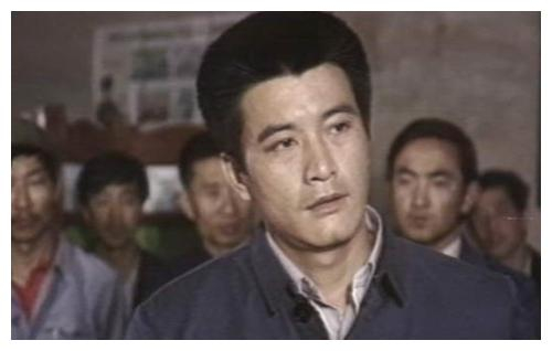 周里京:因妻子遇害息影后,又被父亲告上法庭,今66岁近况如何?