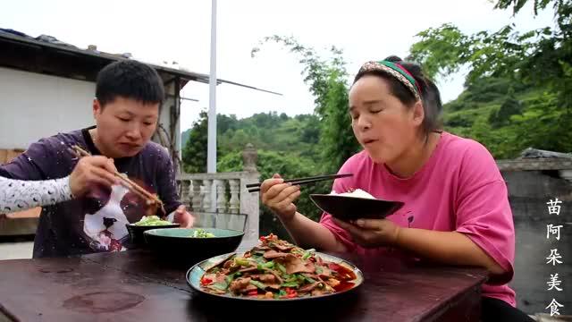 苗阿朵美食的老公图片图片