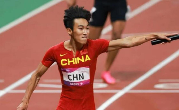 超强成绩让他再次打破个人纪录,也使他成为了继苏炳添,谢震业,张培萌