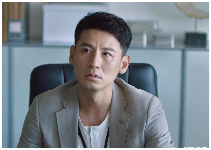 安怡是奇点的开启李遥则是人类的永生李遥身处危险而不自知