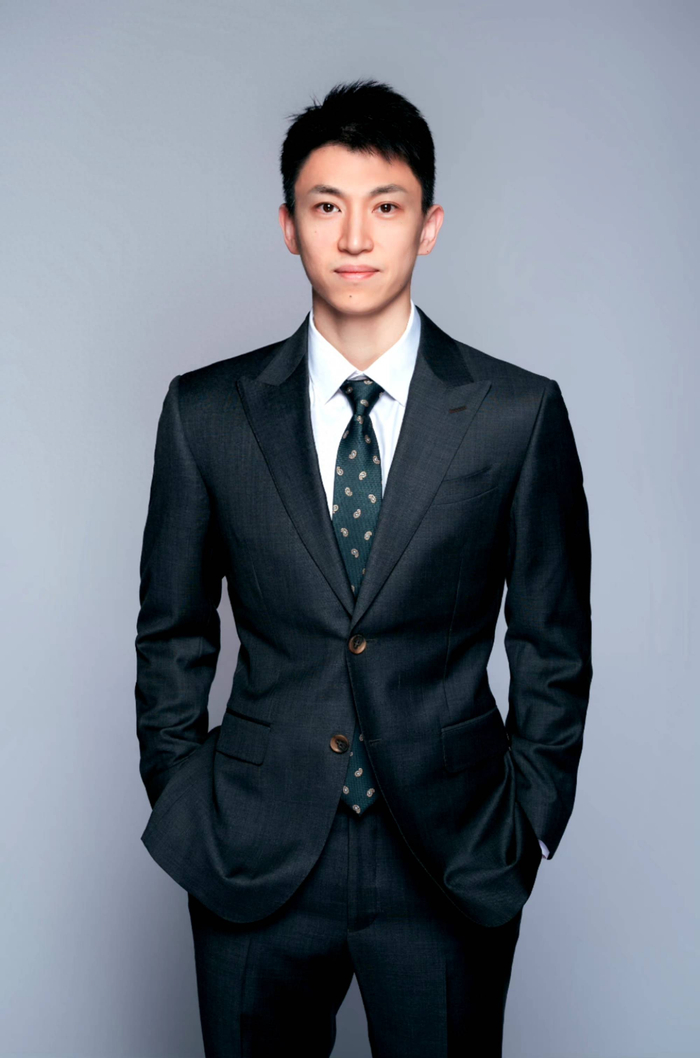 刘晓宇炫帅照宣传门票,妻子美艳动人身材火辣!神仙颜值令人羡慕