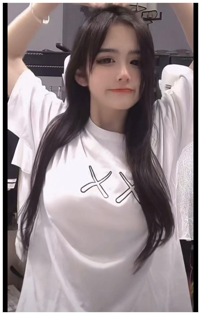 萝莉网红安妮:一场车祸被毁容,如今自曝男儿身,她的三观有多正