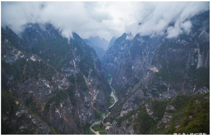 香格里拉终极秘境，雄奇峡谷，壮丽雪山，这才是人间最后的净土