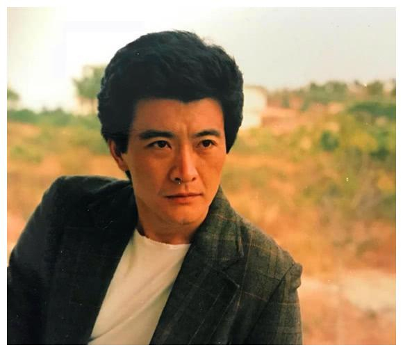 周里京：因妻子遇害息影后，又被父亲告上法庭，今66岁近况如何？