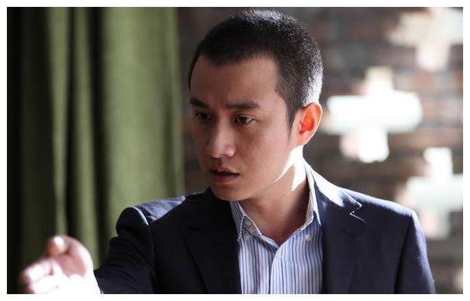 文章学年轻人赶时髦?染银灰色造型,被指像小鲜肉__财经头条