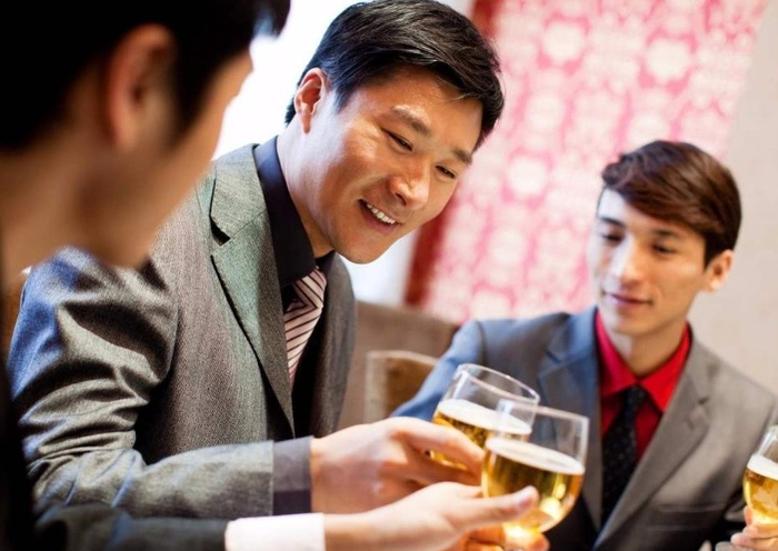 再也别当酒桌“透明人”了,敬酒三句话,学会了变成酒桌“社牛”__财经头条