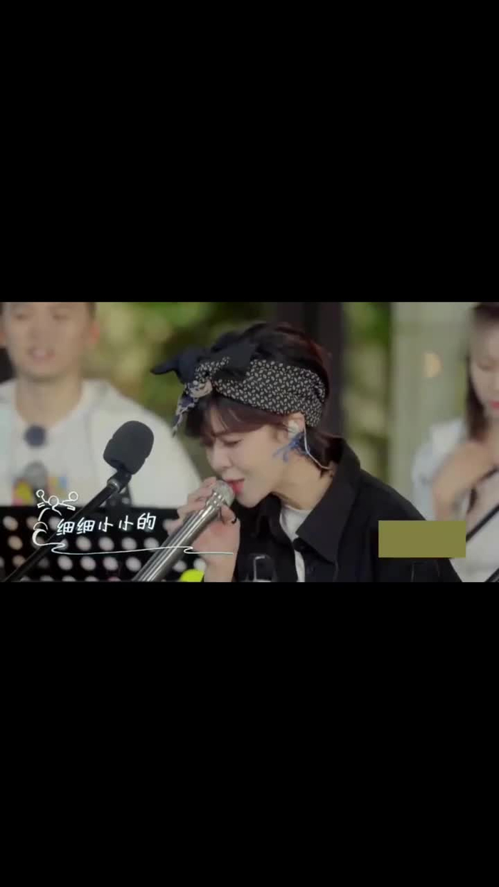 郁可唯路演《小摩托》,张雨绮称她女神,徐峥:天籁之音