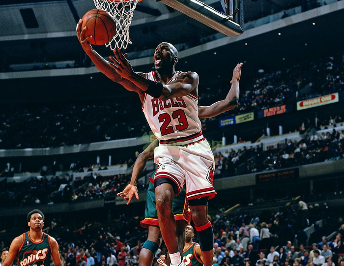 乔丹曾经穿过45号球衣但是因为打的太差穿回23号玄学啊