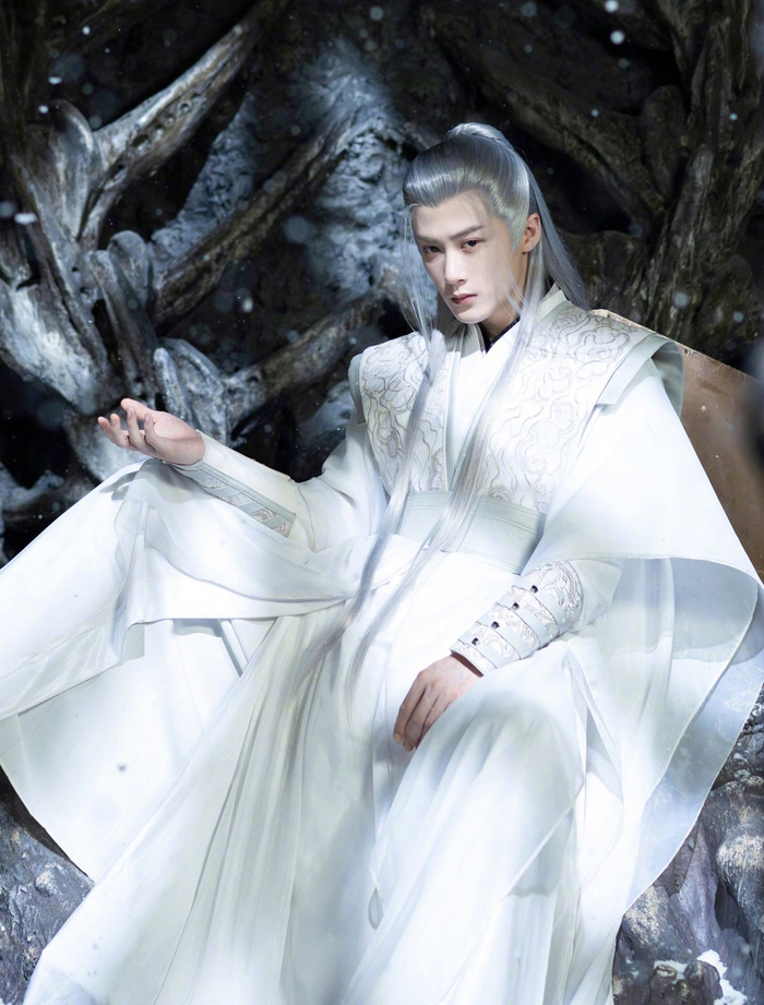 从翩翩公子到不羁侠客,明星达人一袭长袍带你走进古风世界